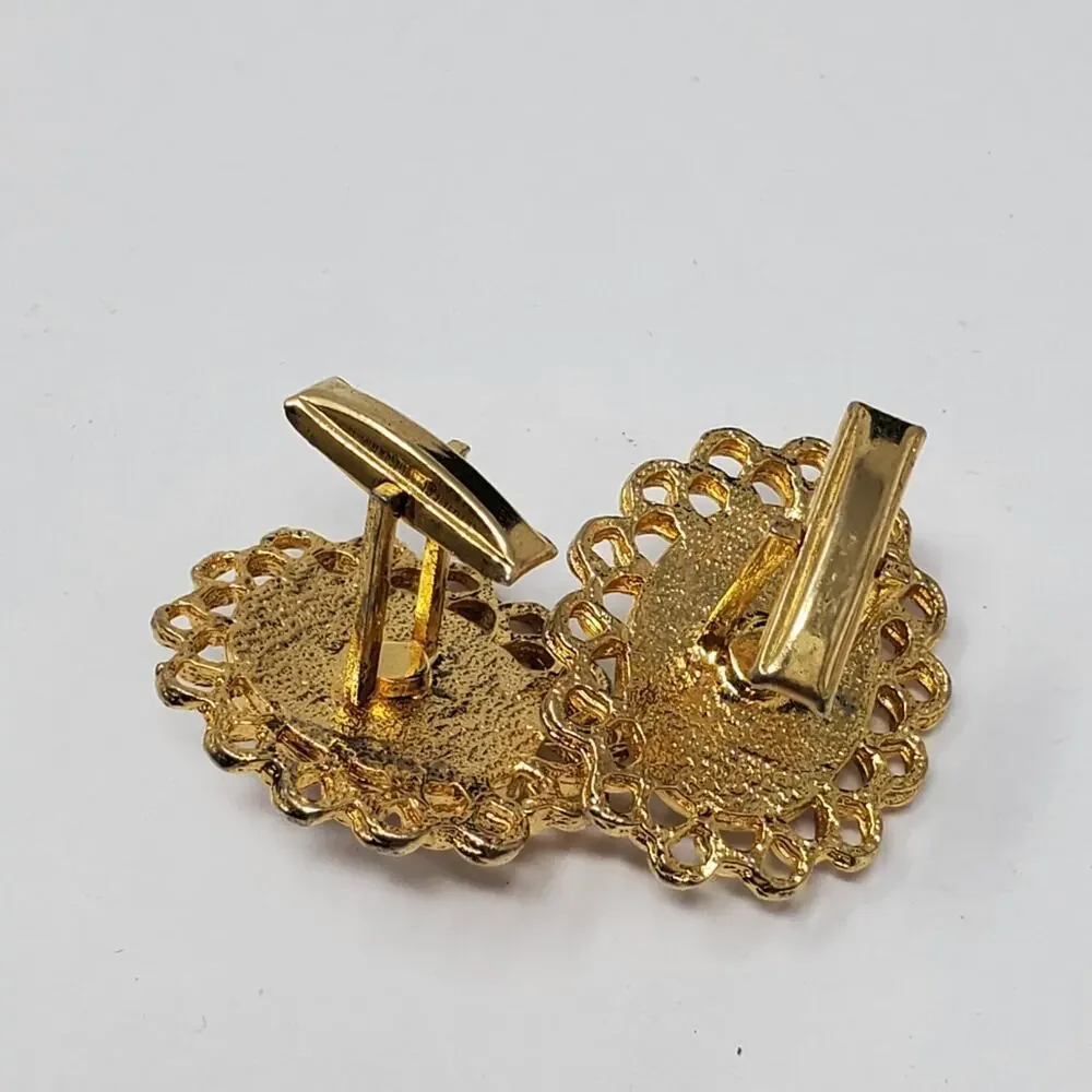 Vintage Gold tone metal and pink stone center cuff links in Great used condition